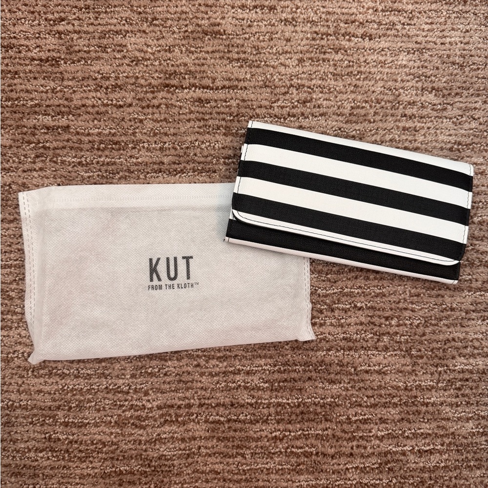 NEW Kut from the Kloth Black Wallet